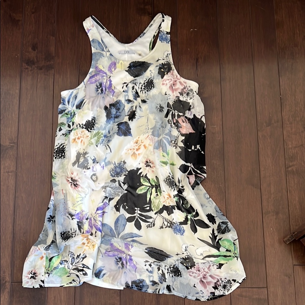 Dex Floral Sleeveless dress perfect for Easter or vacation size Medium